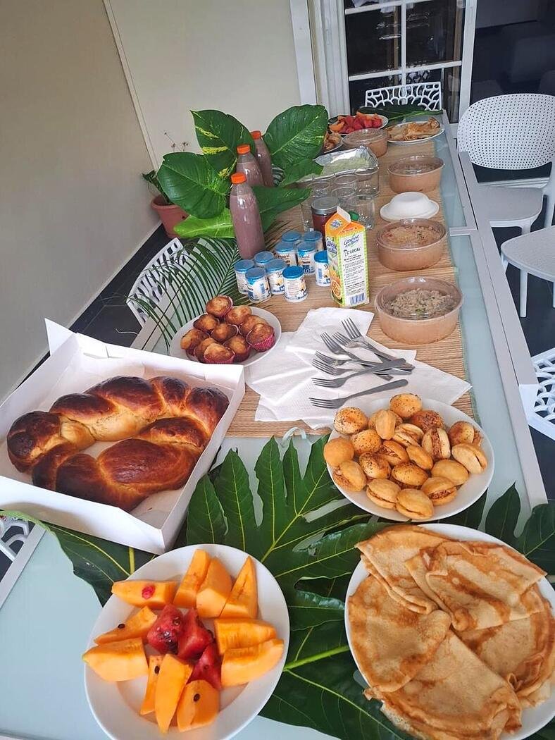 Brunch gourmand servi à la villa