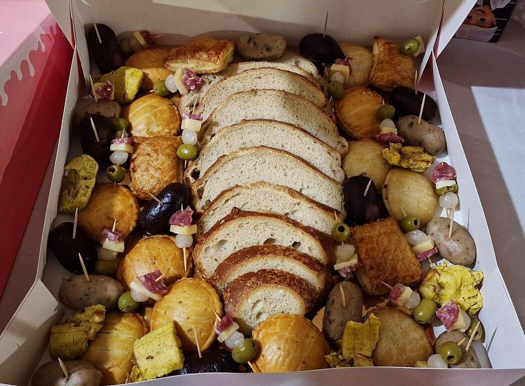 Box tapas garnie, livrée à la villa