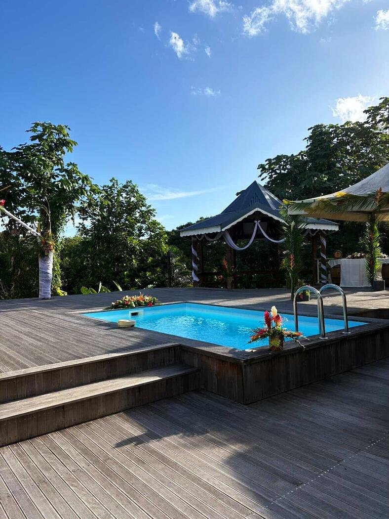 Table de réception dressée à la villa